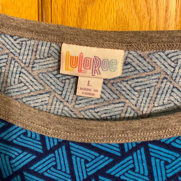 LuLaRoe Dress. Soft and comfy but very flattering too - Picture 3 of 3